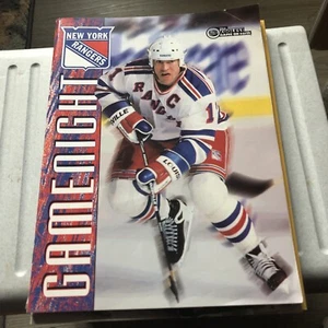NY Rangers* GAME NIGHT PROGRAM 1995-1996**MESSIER ON COVER - Picture 1 of 3
