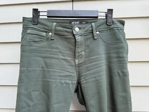 Just Black JB Women’s Green Stretch Pants | Size 27P | Made in the USA - Picture 1 of 4