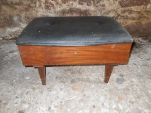 Caja de almacenamiento de costura de madera vintage asiento puf mediados de siglo más contenido - Imagen 1 de 5
