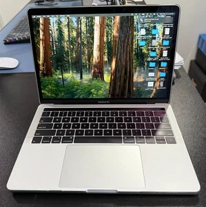 Apple MacBook Pro (voll funktionsfähig) Touch Bar / 2018 Core i5 2,3GHz 8GB RAM 13" - Bild 1 von 11