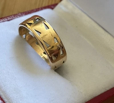 Vintage Patterned 9ct Gold Ring Wedding Band 9 Carat Size L  - Image 1 of 4