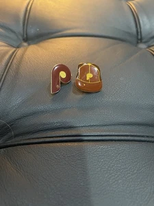 2 Vintage Philadelphia Phillies Baseball Emaille Pins - Bild 1 von 4