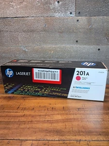Cartuccia toner magenta originale HP 201A CF401A autentica nuova sigillata scadenza 2018 - Foto 1 di 4