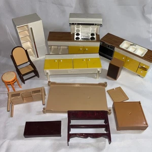 Großes Vintage TOMY 80er Jahre kleinere Häuser Puppenhaus Möbel Konvolut & Zubehör - Bild 1 von 16