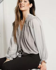 Gimmicks BKE Top Women small Gray blouse v neck Long sleeve ruffled Shirt E - Picture 1 of 24