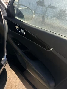 2015-2020 Kia Sorento Front Passenger Complete Door Panel - Picture 1 of 4