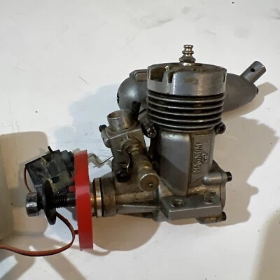 MAGNUM 25 GP 2 STROKE NITRO FUEL  ENGINE - Image 1 of 3