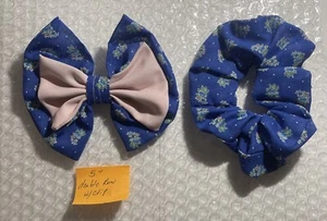 Moño de pelo azul y rosa hecho a mano para niñas de 5" con clip y scrunchie azul a juego - Imagen 1 de 1