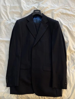 Terno azul marinho Charles Tyrwhitt ajuste clássico (não fino) 40L 34W - Imagem 1 de 4