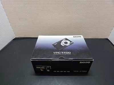 Sanyo VPC-T700 7.0 MP Digital Camera   Box Manual CD battery not charging. - Image 1 of 3