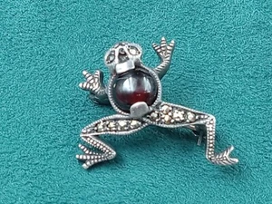 Tiny Sterling Silver Frog Pin w. Black Onyx & Marcasite Setting: 1/2" x 1" - Picture 1 of 7