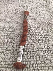 Filo di cotone vintage DMC perla taglia 5 25 m-27,3 anni matassa #433 marrone - Foto 1 di 4