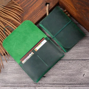 Funda unisex retro de cuero genuino para pasaportes billetera de viaje con soporte para tarjetas de identificación - Imagen 1 de 25