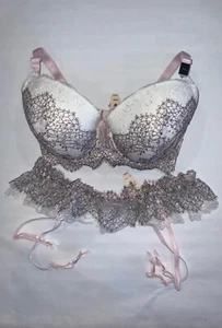 VS 34DDD Pushup Bra, M/L Garter- White & Black Lace with Rhinestones - NWT - Picture 1 of 1