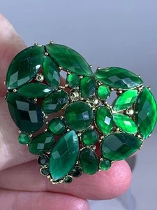 Heart Green Navette Rhinestones Glows LIZ CLAIBORNE Vintage Gold Brooch M-3561* - Picture 1 of 6
