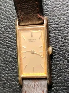 Reloj de cuarzo Seiko para mujer tono dorado Tank 2E20-6120 - Imagen 1 de 8