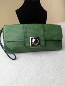 Lindo bolso sin asas de muñeca Banana Republic de cuero verde piel de lagarto simulada - Imagen 1 de 16
