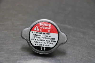 04-05 Honda CBR 1000RR Engine Radiator Cap Foto 1 de 4