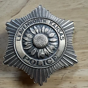 Leavenworth Kansas City Pin Hallmark Is  GODE ￼ - Picture 1 of 15