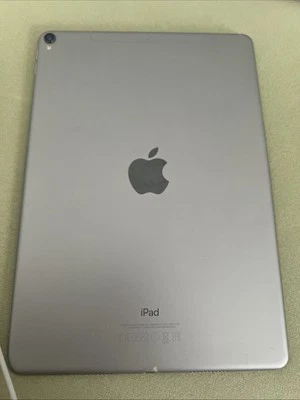 Apple iPad Pro 1. Gen 256GB, Wi-Fi + 4G (Vodafone), 10,5 Zoll - Space Grau - Bild 1 von 4