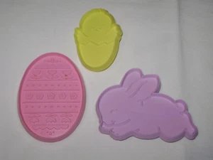 Cortadores de galletas de Pascua detallados de colección Hallmark conejo, huevo y polluelo saltando - Imagen 1 de 2