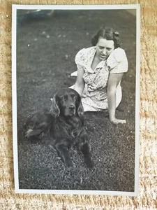 BEAUTIFUL LADY WITH DOG,IDENTIFIED.VTG 1930'S 6" x 4" PHOTO*K2 - Picture 1 of 3