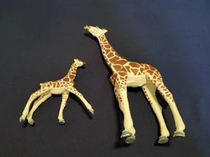 Vintage Safari Ltd 1992 13" Vanishing Wild Adult Male Reticulated Giraffe + Baby - Picture 1 of 9