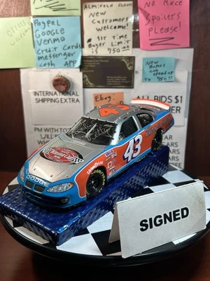 Richard Petty 2003 Victory Lap 1/24 ¡Autografiado! Foto 1 de 3