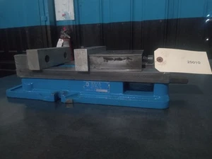 KURT VISE D675 ANGLOCK With Aluminum Soft Jaws - Picture 1 of 6