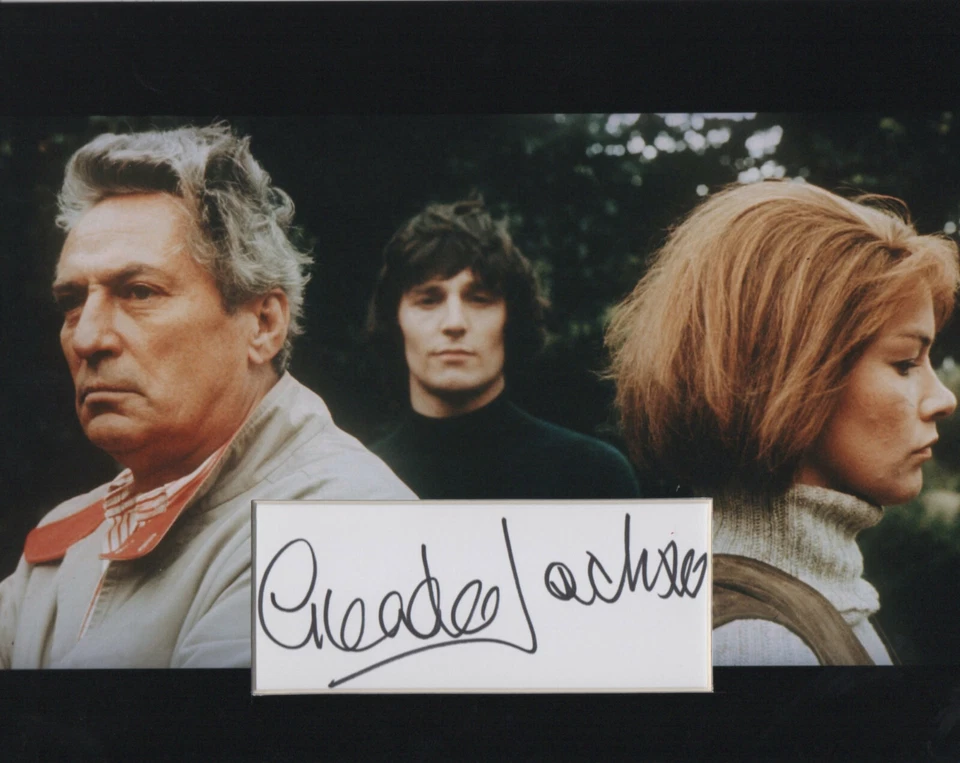 GLENDA JACKSON Signed 10x8 Photo Display SUNDAY BLOODY SUNDAY COA - Image 1 of 1