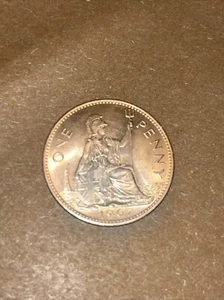 1967 BIG One Penny Queen Elizabeth II UNCIRCULATED LUSTER - Picture 1 of 2
