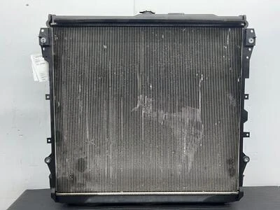 2014 - 2021 TOYOTA TUNDRA 5.7L ENGINE RADIATOR FAN SHROUD W/ RESERVOIR *CRACKED* Foto 1 de 4