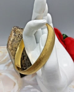 Awesome Signed Monet Gold Tone Brushed Bangle Bracelet 8" Very Shiny - Picture 1 of 10