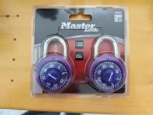 Master Lock 1530T 2 PACK MISMO Candado Combinado Brillante Metálico Púrpura CERRADURA - Imagen 1 de 2