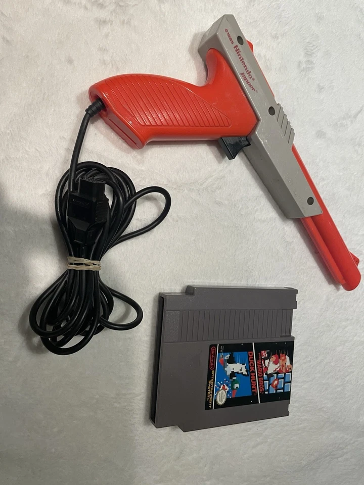 NES Super Mario Bros./ Duck Hunt Game with Nintendo Zapper Controller - Image 1 of 4
