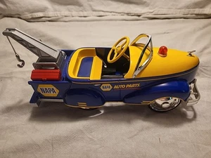 Crown Premium NAPA Die Cast 1940s Tow Truck Pedal Car from 1999 - Picture 1 of 6