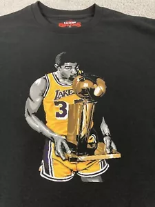 Digital Magic Johnson Basketball Championship Kiss Men’s Black Tee NWT Size M - Picture 1 of 4