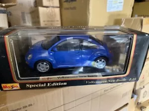 1.18 NEW VW BEETLE IN BLUE MAISTO MODELS IN THE BOX - Picture 1 of 3