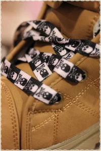 Coppia Stringhe Fashion SCACCHI BIANCHI E NERI CON TESCHI 115 cm *shoes strings - Picture 1 of 1