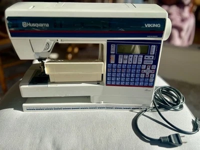 husqvarna viking rose sewing machine - Image 1 of 4