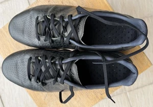 Botas de fútbol Asics Menace 4 botines para hombre talla EE. UU. 11 negras/pistola de metal - Imagen 1 de 10