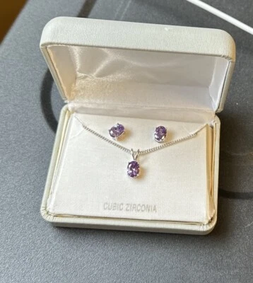 Juego de pendientes y collar de circonitas cúbicas color plata con púrpura claro Foto 1 de 4