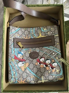 Gucci Disney Donald Duck Printed/Gg Messenger bag Small Beige/Brown Canvas - Picture 1 of 8