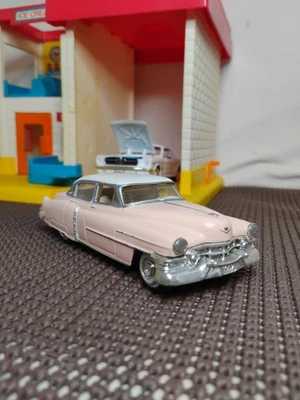 🔥ERTL 1952 Cadillac Coupe Deville масштаб 1:43 выпуск 1986 розовый Cadillac  - Изображение 1 из 4