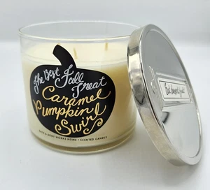 Bath And Body Works Fall Treat Caramel Pumpkin Swirl 3 Docht Kerze NEU - Bild 1 von 6