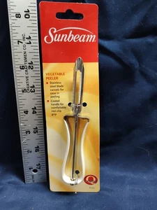 Vintage Sunbeam Vegetable Peeler Non-Slip Grip Unopened on Card  NOS - Picture 1 of 6