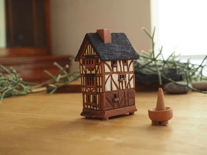 Ceramic Miniature Incense Cone Holder Timbered House Oxford England 11cm - Picture 1 of 11