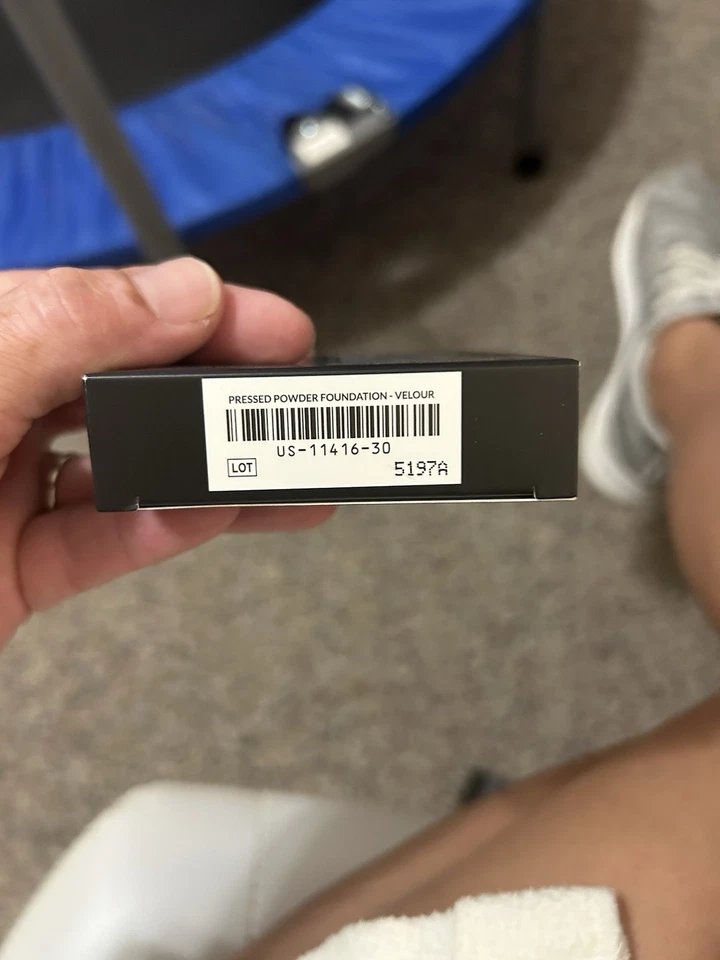 Tez Younique + polvo prensado en terciopelo Foto 1 de 1