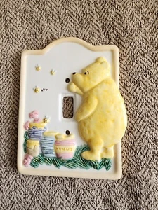 DISNEY CLASSIC POOH HONIGTOPF BIENE 3-D KERAMIK LICHTSCHALTER 6" HOCH BUNT WOW - Bild 1 von 2