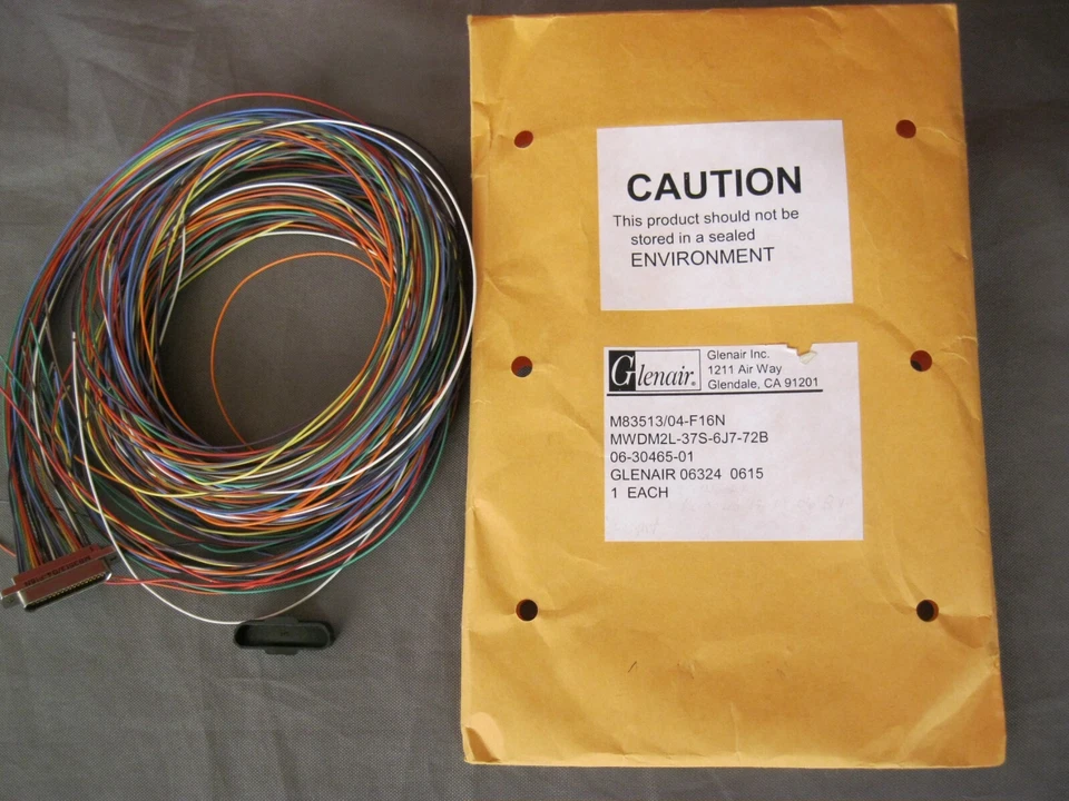 Conector precableado Micro-D Glenair Mil-DTL-83513/04-F16N con cable de 72" Foto 1 de 3